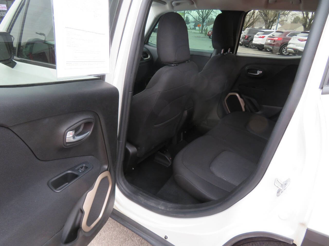 Used 2017 Jeep Renegade Latitude w/ Cold Weather Group image 5