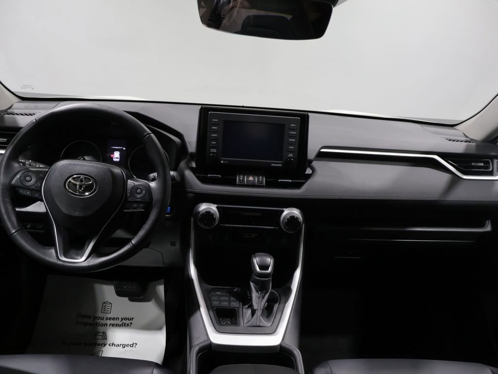 Used 2022 Toyota RAV4 XLE Premium image 17