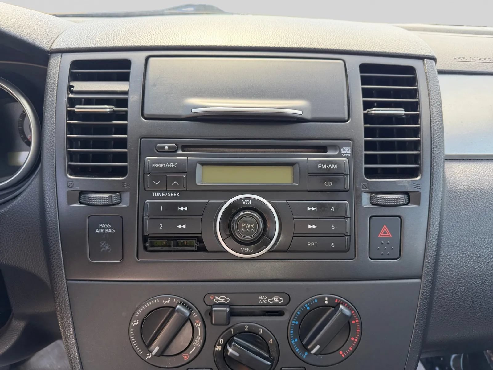 Used 2009 Nissan Versa 1.8 S FWD image 21
