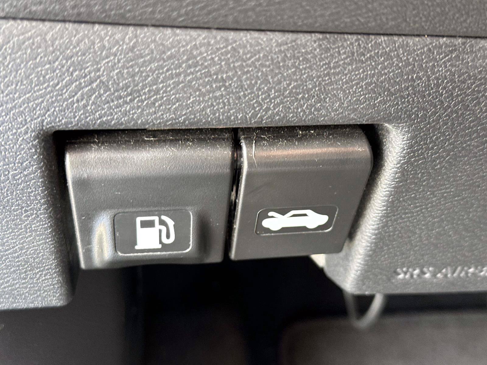 Certified 2021 Nissan Kicks SR FWD image 16