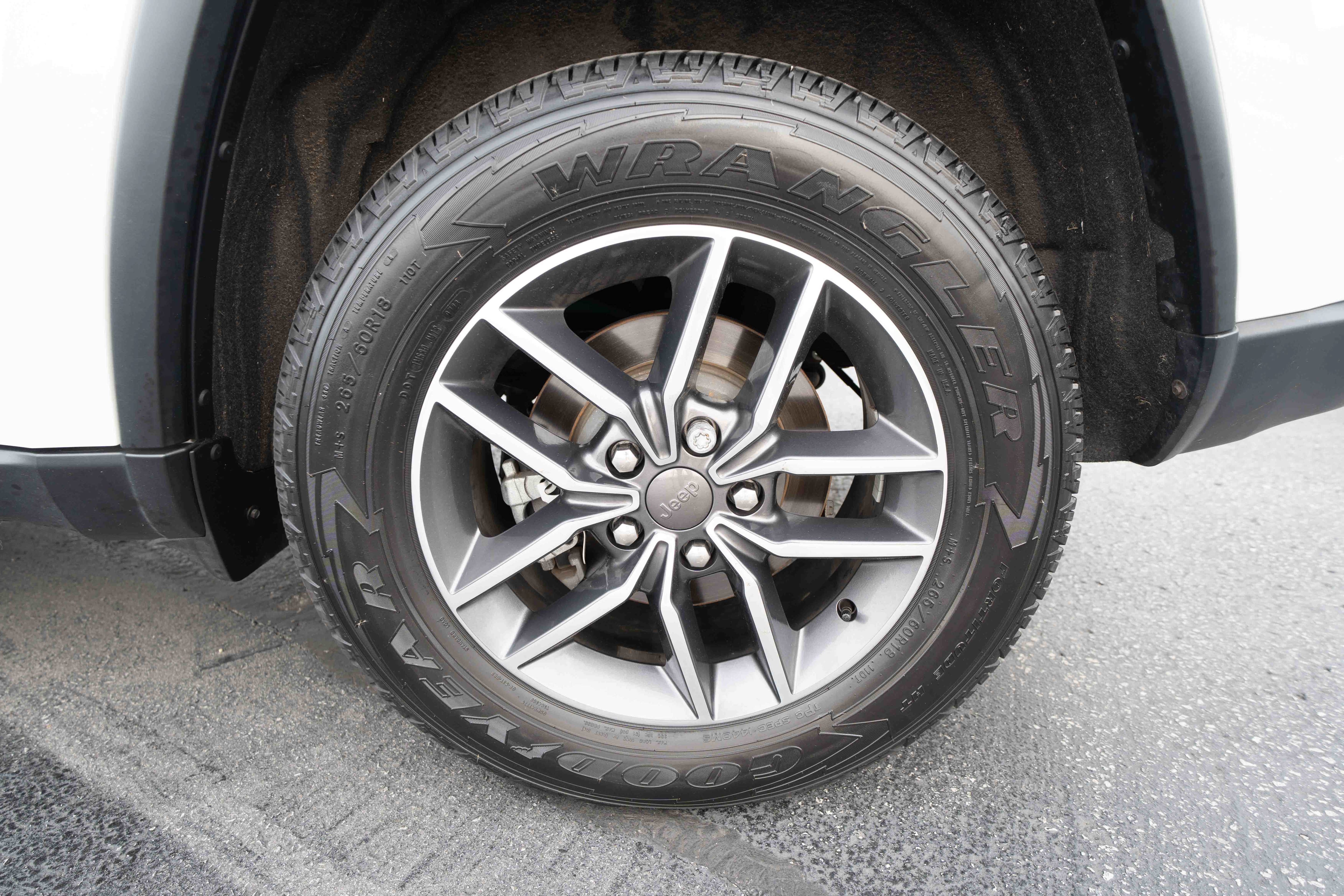 Used 2019 Jeep Grand Cherokee Limited AWD/4WD image 29