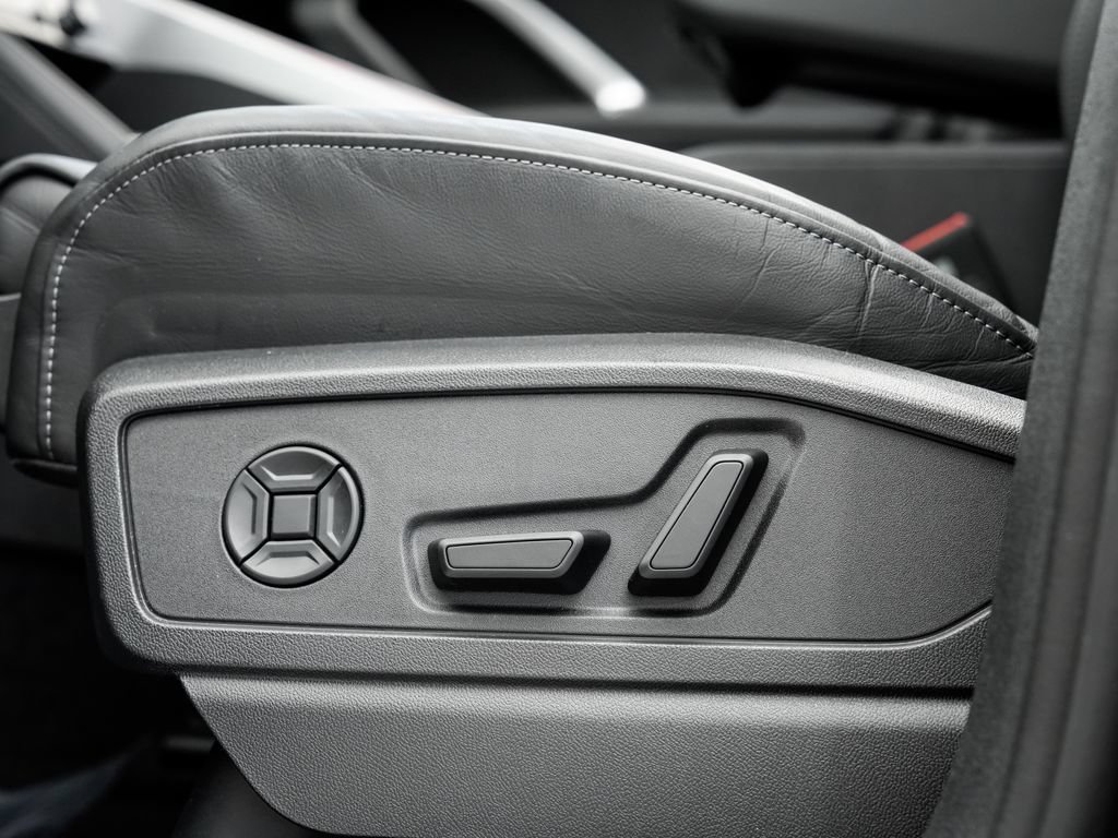 Certified 2025 Audi Q5 Prestige AWD/4WD image 10