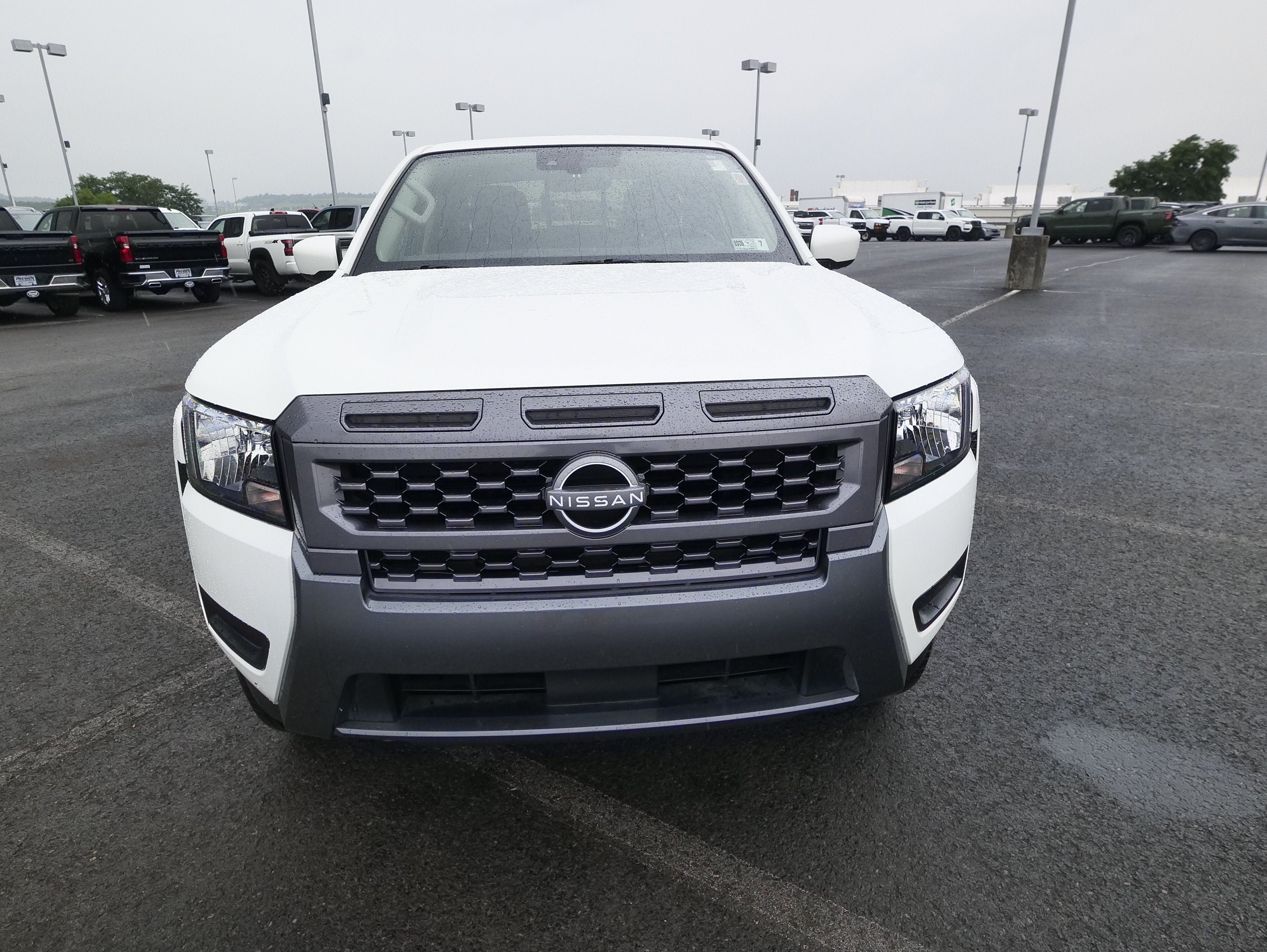 Used 2025 Nissan Frontier SV AWD/4WD image 3