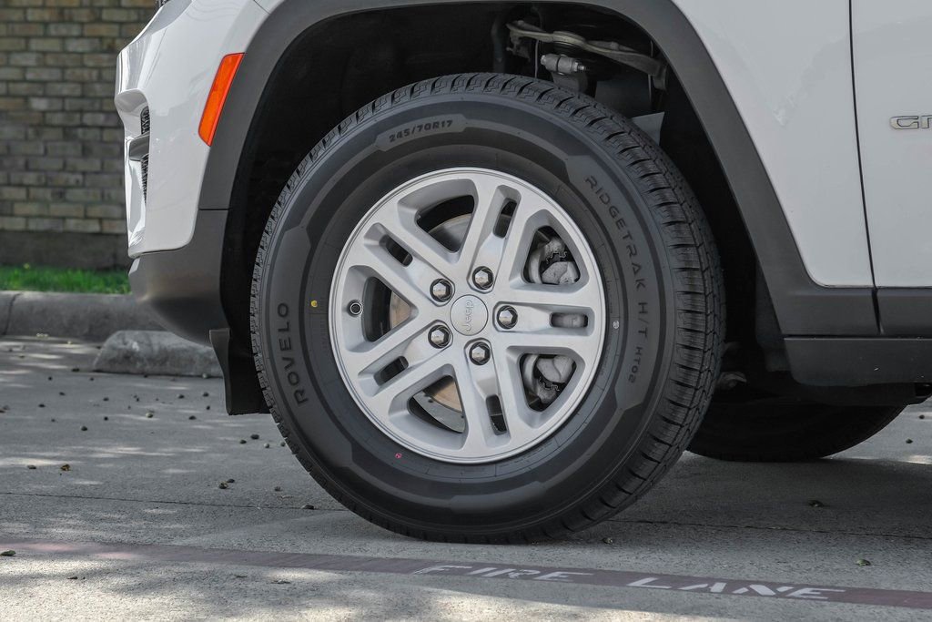 Used 2022 Jeep Grand Cherokee Laredo w/ Luxury Tech Group I image 68