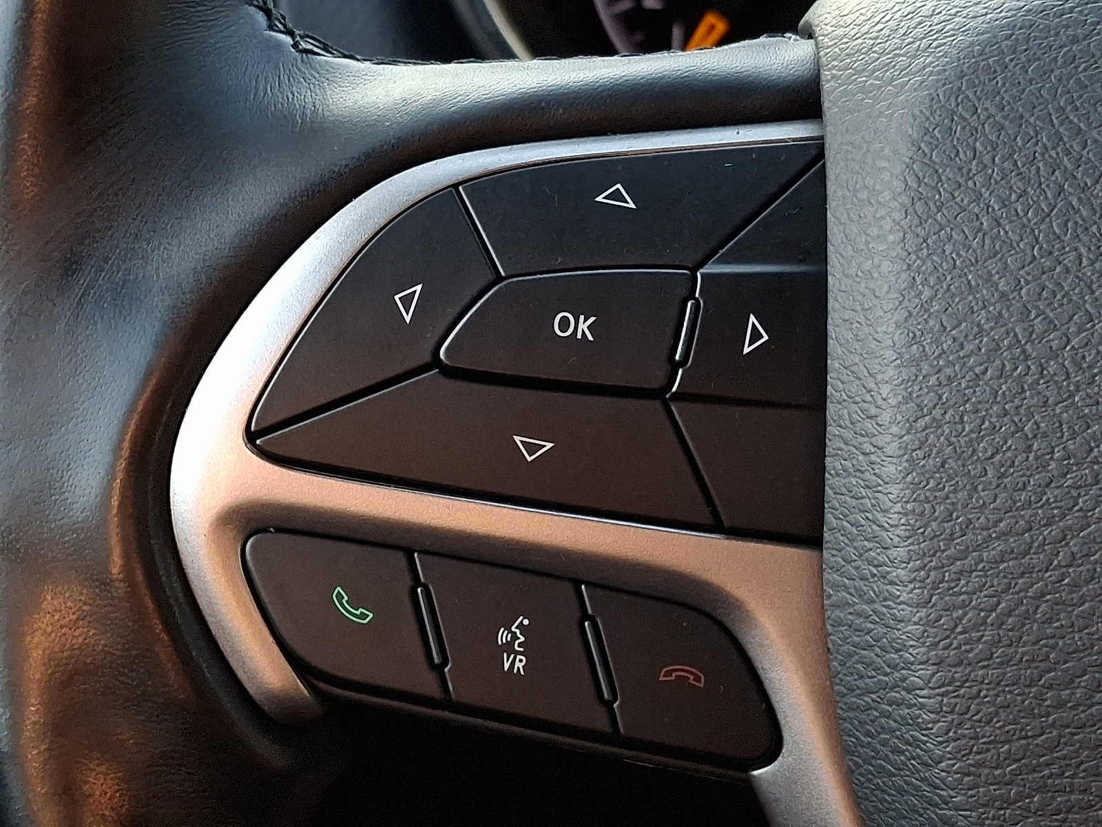 Used 2020 Jeep Grand Cherokee Limited AWD/4WD image 18