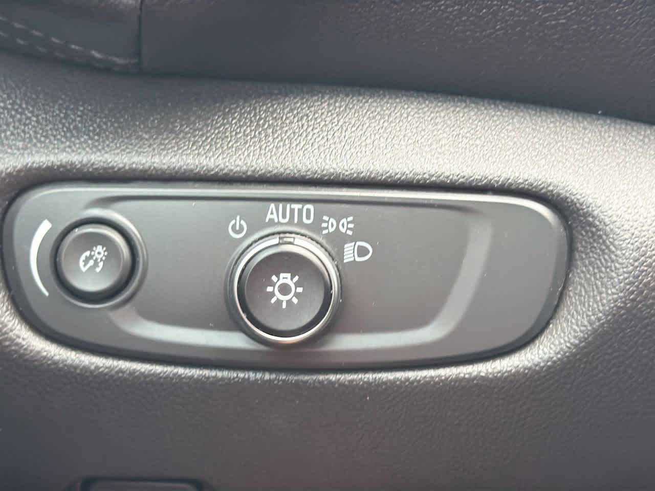 Used 2021 Chevrolet Blazer LT FWD image 24