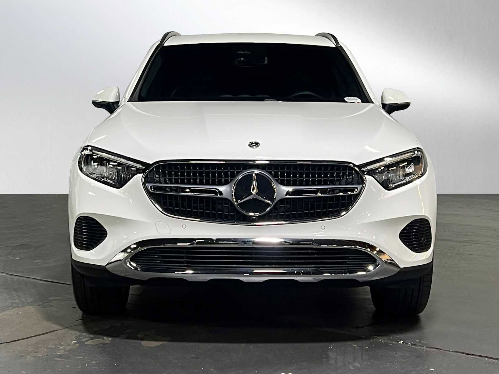 Used 2025 Mercedes-Benz GLC 300 4MATIC image 8