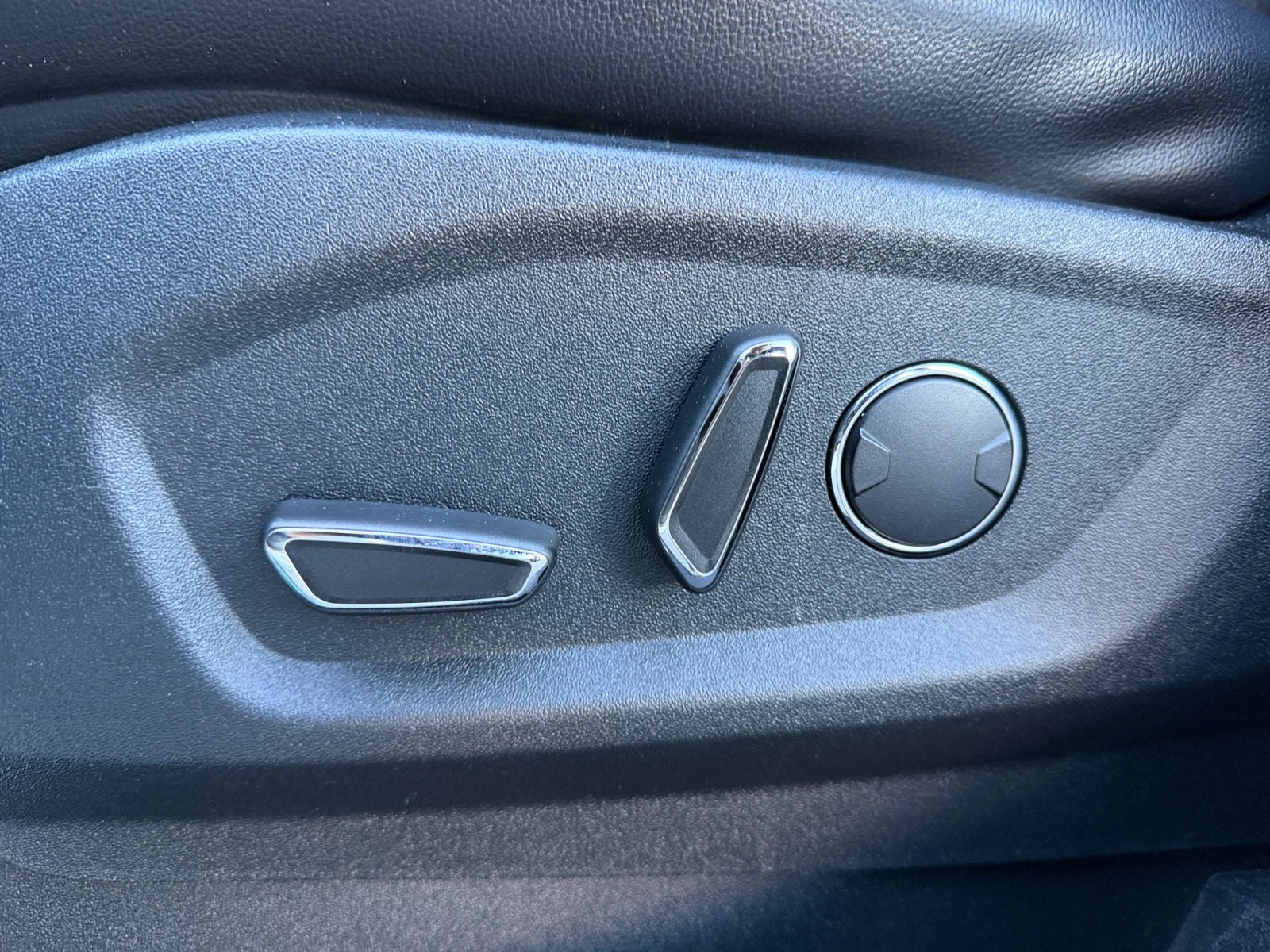 Used 2017 Ford Edge Titanium w/ Equipment Group 301A image 14