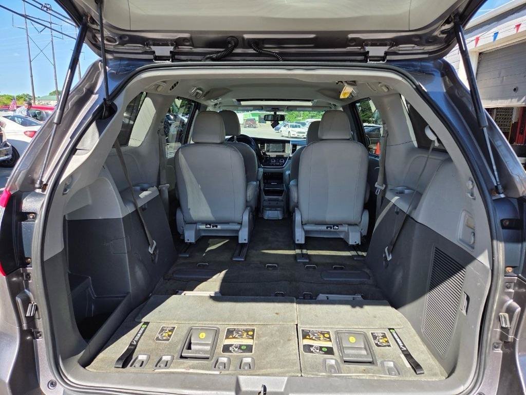 Used 2017 Toyota Sienna XLE w/ XLE Navigation Package AWD/4WD image 14