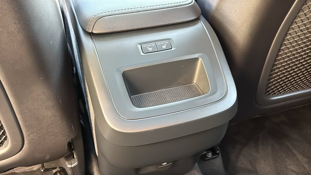 Certified 2025 Volvo XC60 B5 Plus AWD/4WD image 9