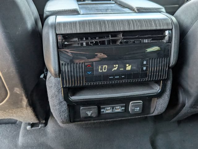 Used 2024 Jeep Wagoneer L Series II RWD image 25