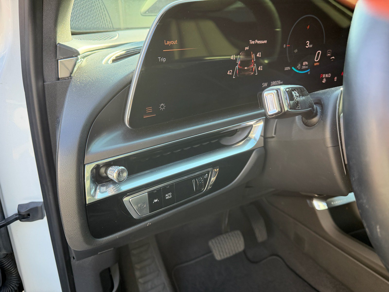 Used 2024 Cadillac Lyriq Tech w/ Driver Assist Package AWD/4WD image 21