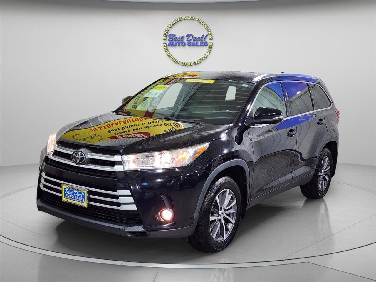 Used 2019 Toyota Highlander XLE AWD/4WD image 2