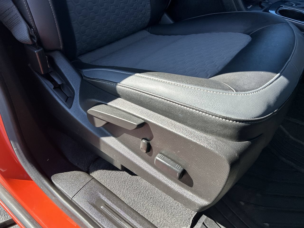 Used 2019 Chevrolet Colorado Z71 AWD/4WD image 16