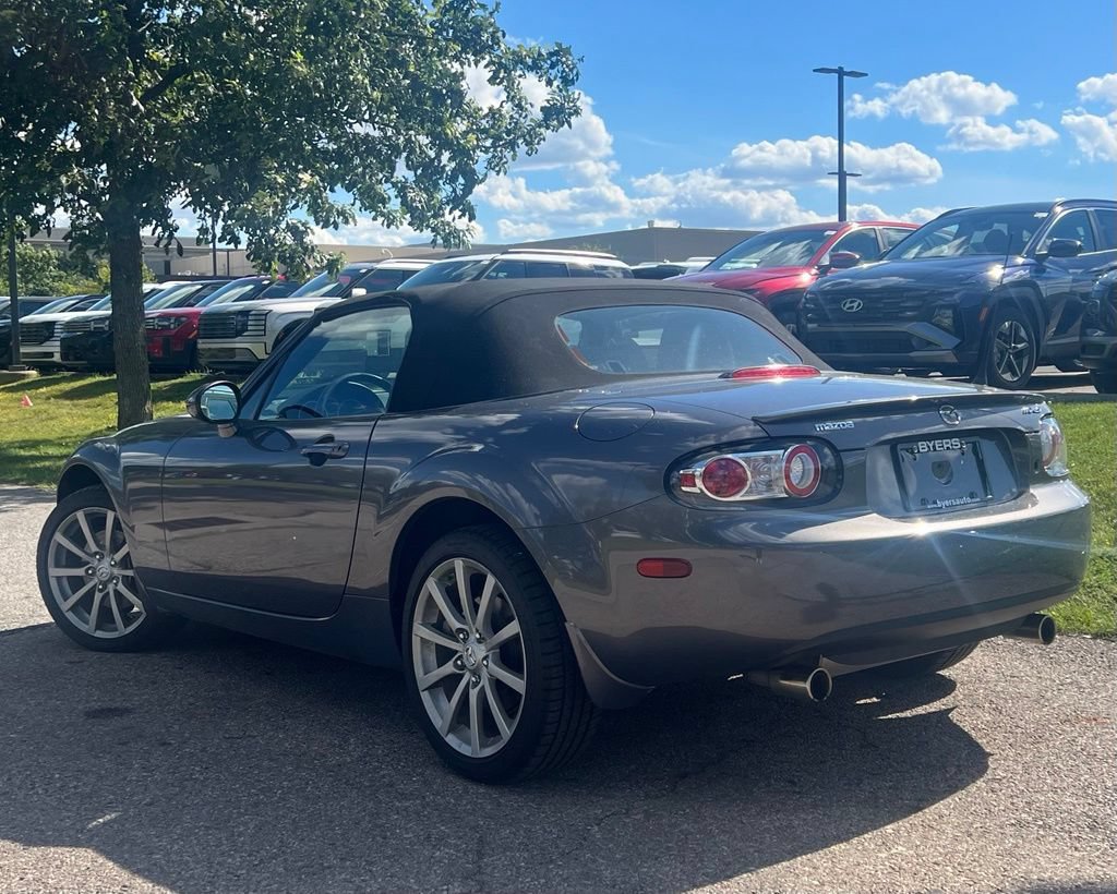 Used 2008 MAZDA MX-5 Miata Grand Touring w/ Premium Pkg RWD image 2