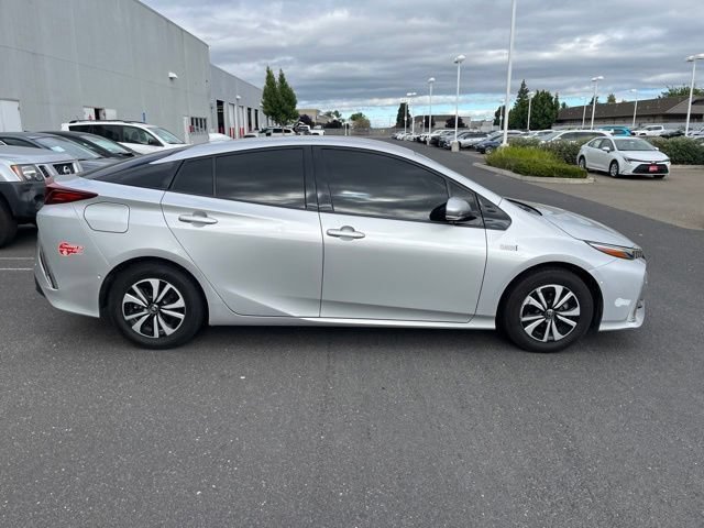 Used 2017 Toyota Prius Prime Advanced w/ Carpet Mat Package FWD image 4
