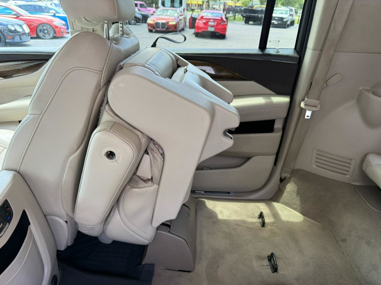 Used 2018 Cadillac Escalade ESV Luxury RWD image 26
