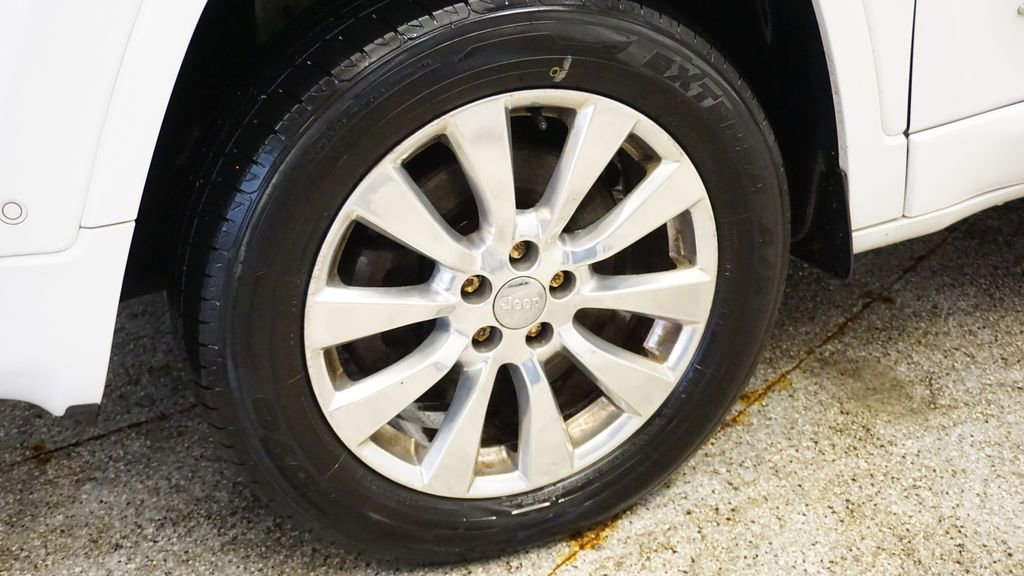 Used 2016 Jeep Cherokee Overland w/ Technology Group image 10