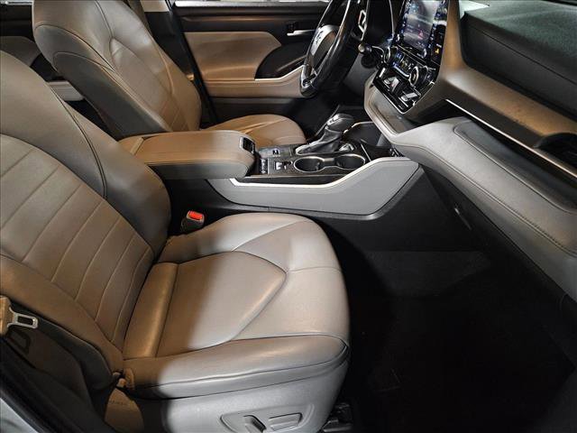 Used 2021 Toyota Highlander XLE image 21