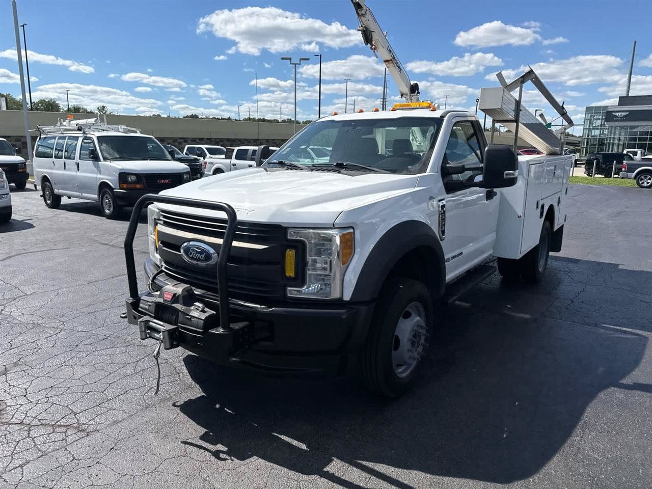 Used 2017 Ford F550 4x4 Regular Cab Super Duty image 4