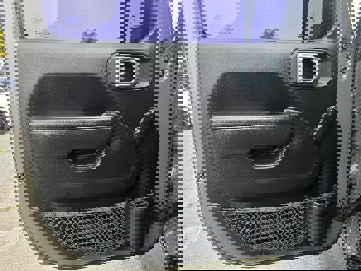 Used 2022 Jeep Gladiator Sport image 12