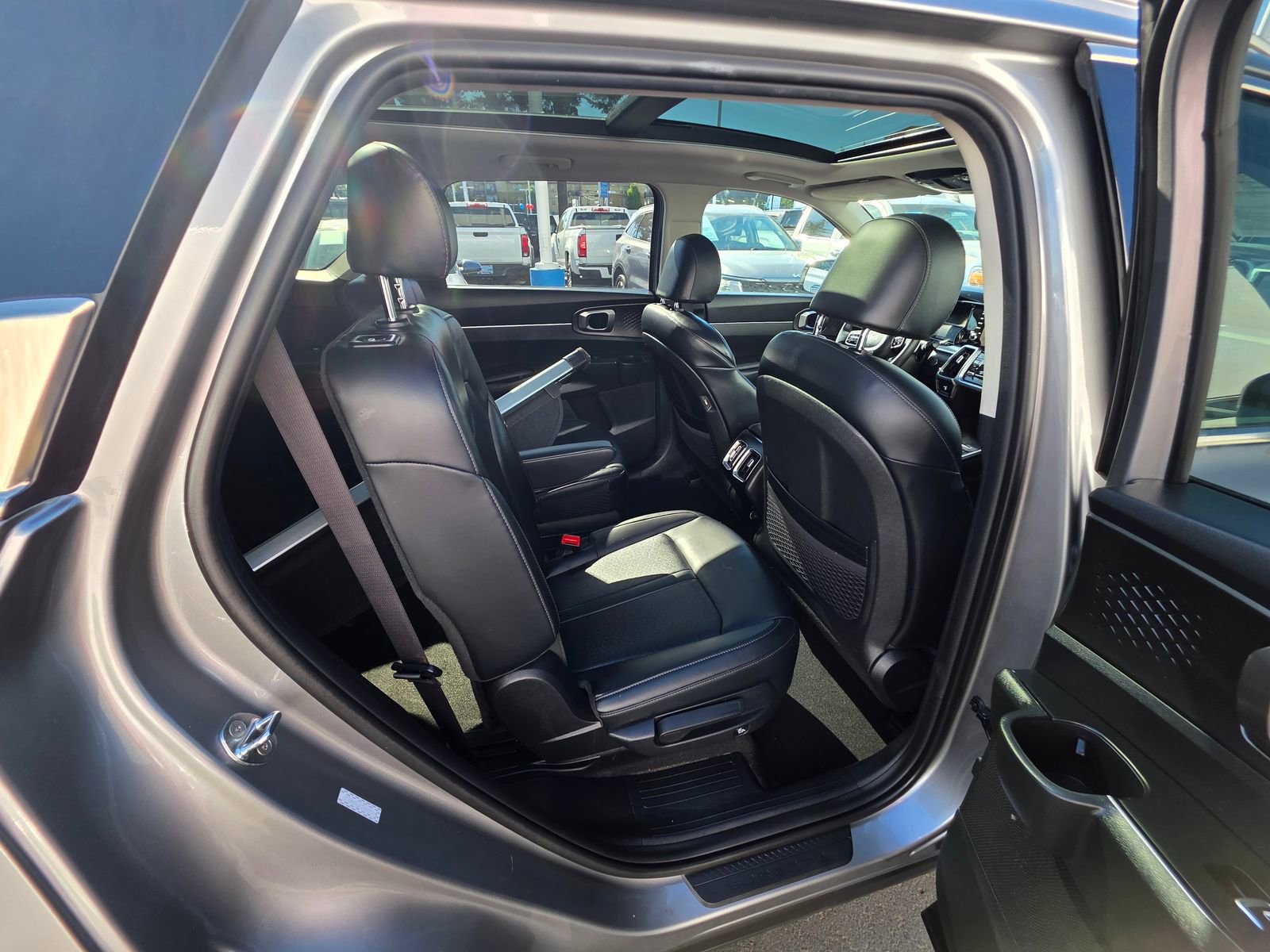 Used 2023 Kia Sorento EX w/ Panoramic Sunroof Package AWD/4WD image 14