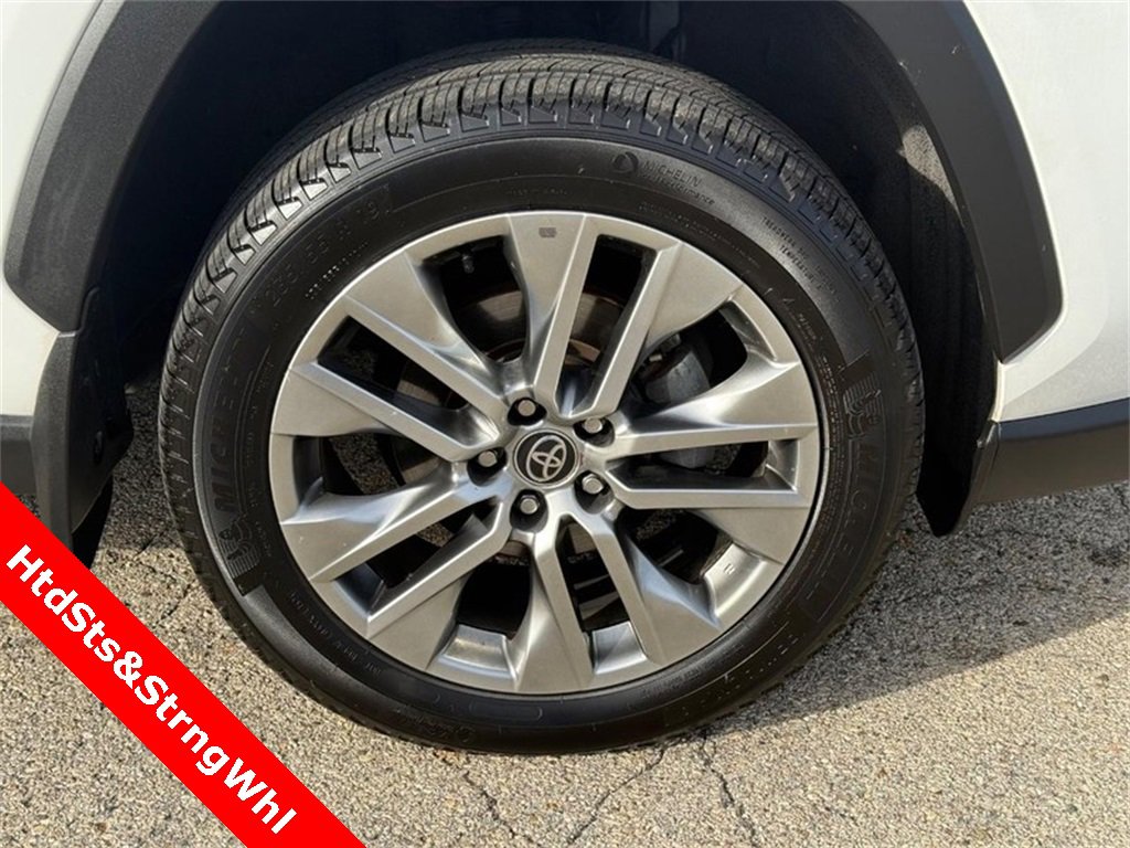 Used 2023 Toyota RAV4 XLE Premium image 10