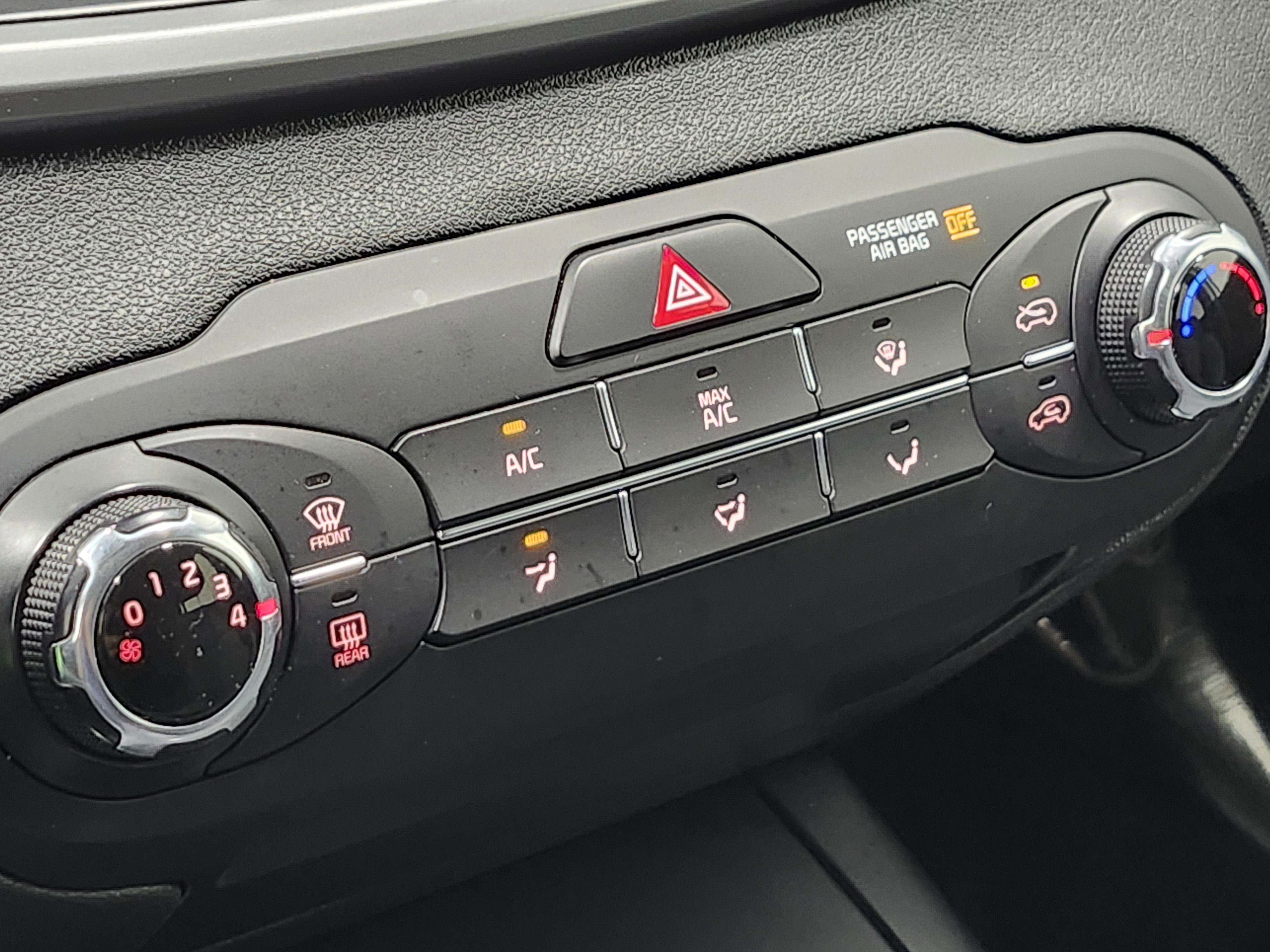 Used 2020 Kia Sorento LX V6 image 28