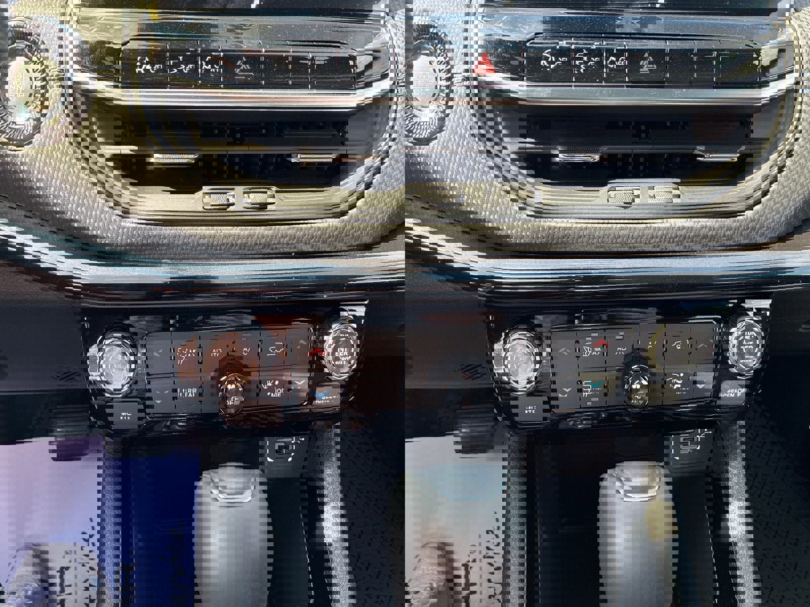 New 2026 Jeep Compass Latitude w/ Sun and Sound Group image 21