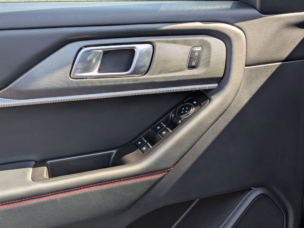 Used 2025 Ford Explorer ST-Line w/ ST-Line Street Pack image 13