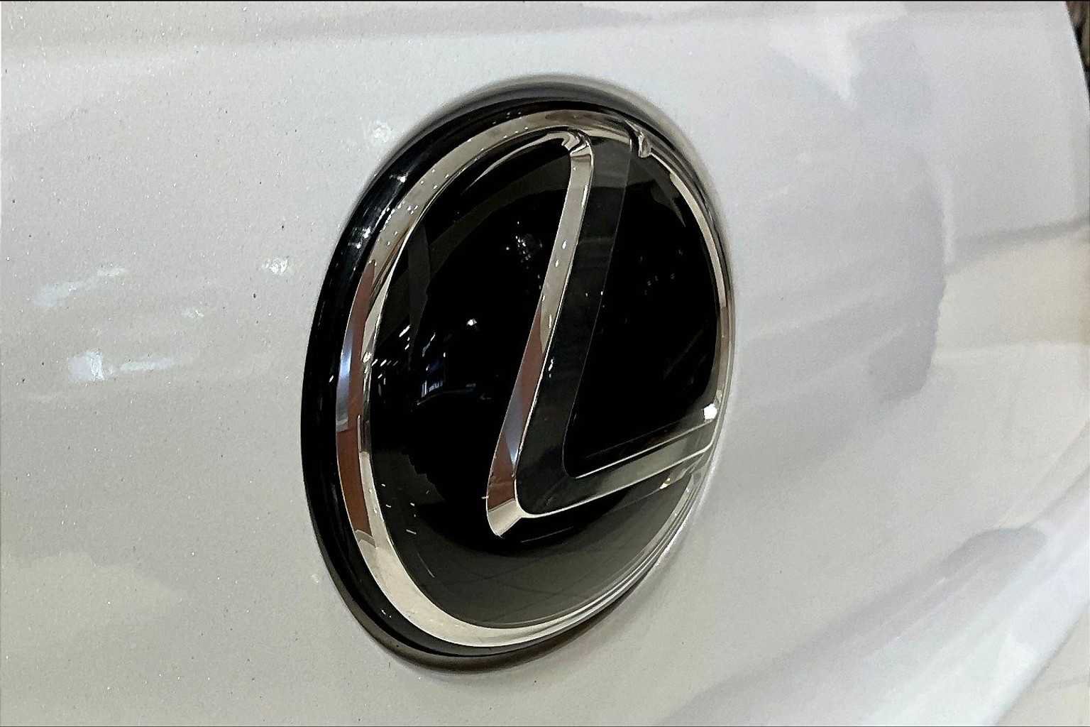 Used 2022 Lexus UX 200 w/ Accessory Package (Z1) FWD image 29