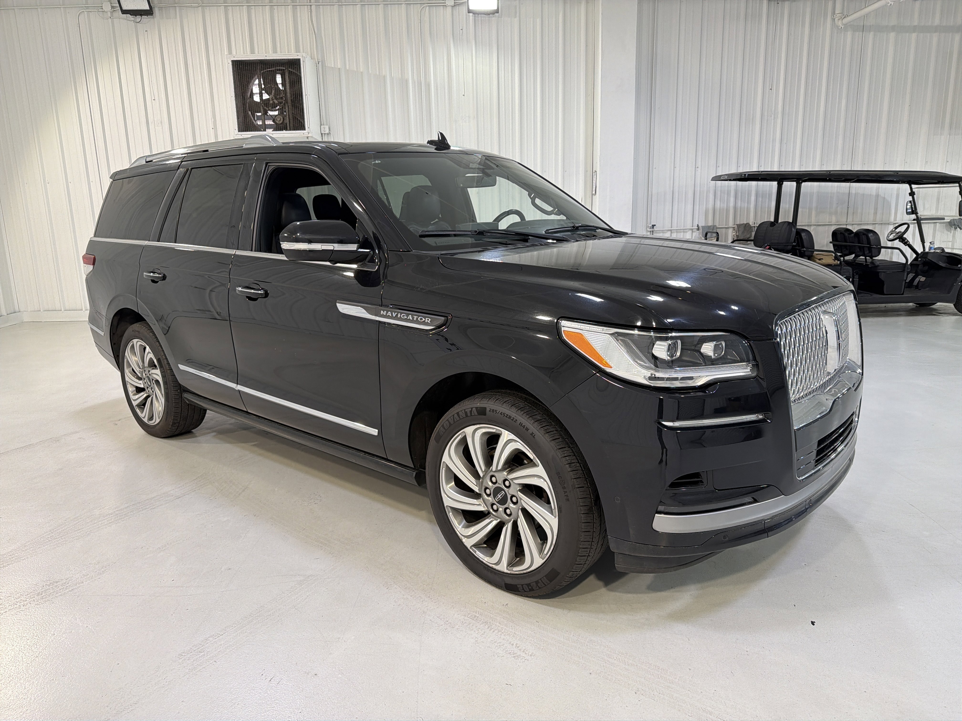 Used 2023 Lincoln Navigator Reserve AWD/4WD image 7