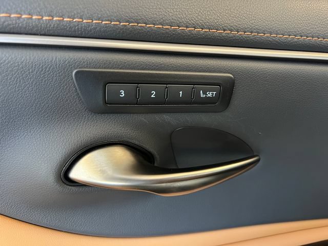 Used 2025 Lexus ES 300h w/ Premium Package FWD image 35