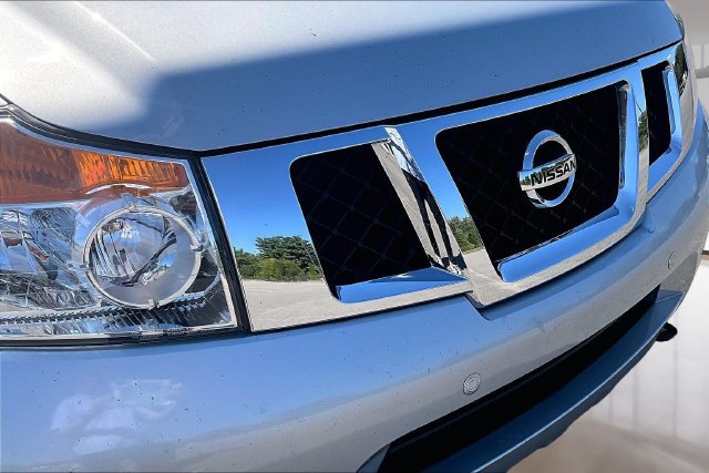 Used 2015 Nissan Armada Platinum w/ 2nd Row Captain Seat Package RWD image 28