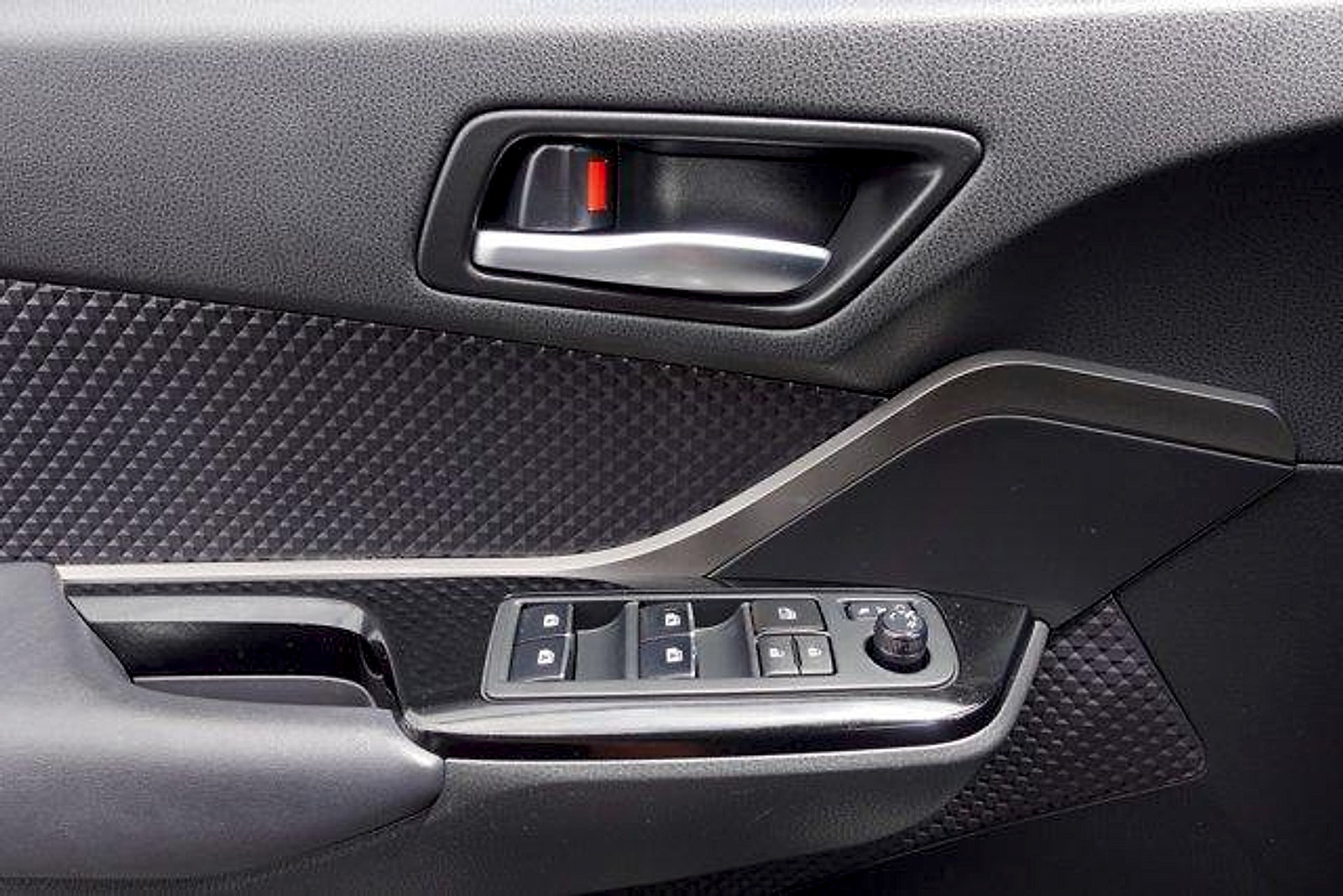 Certified 2019 Toyota C-HR XLE FWD image 11