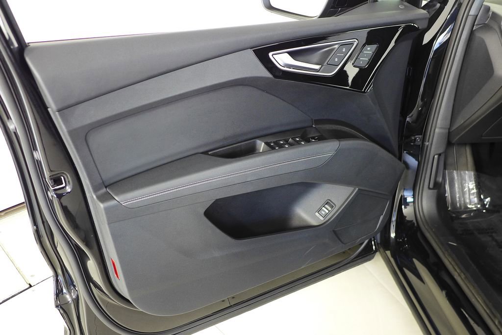 Used 2023 Audi Q4 e-tron Premium Plus w/ Premium Plus image 11