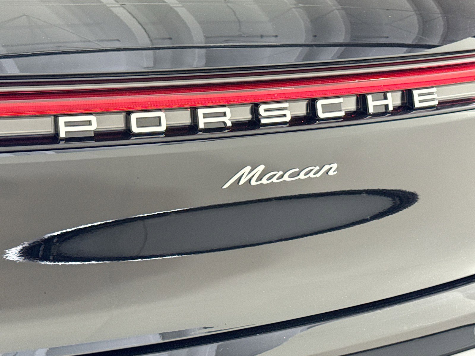 Certified 2025 Porsche Macan image 26
