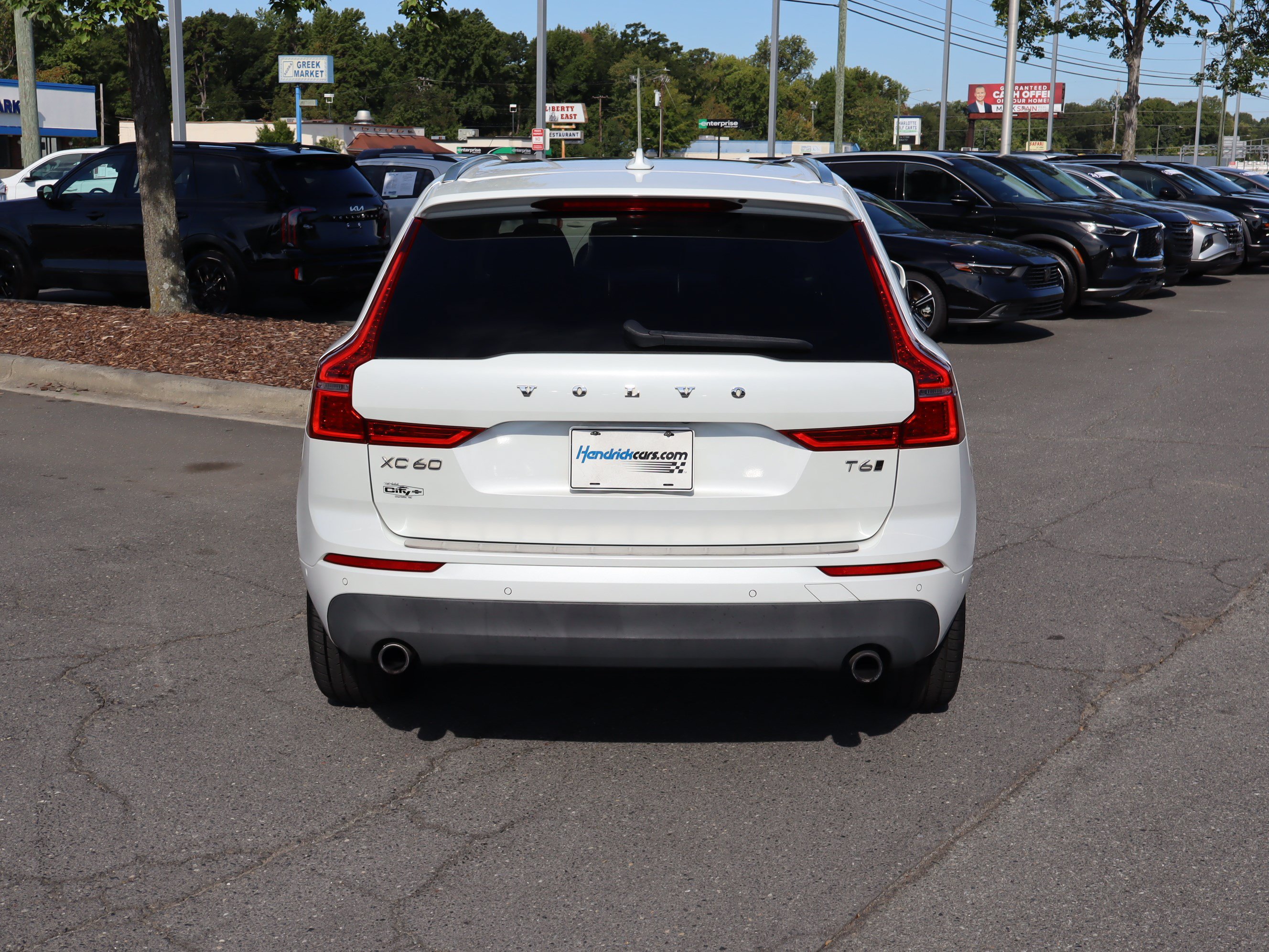Used 2018 Volvo XC60 T6 Momentum w/ Vision Package AWD/4WD image 9