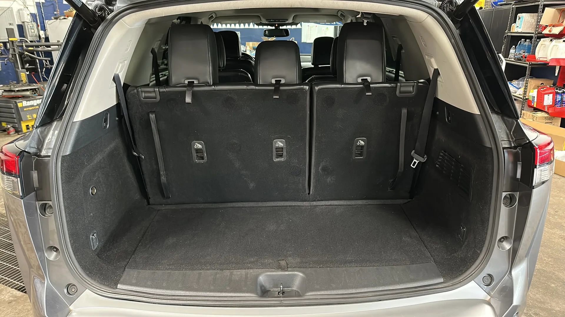 Used 2022 Nissan Pathfinder Platinum w/ Cargo Package image 15