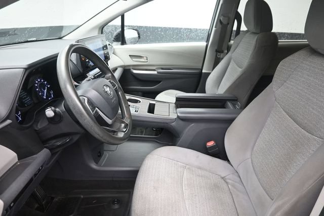 Used 2021 Toyota Sienna LE FWD image 17