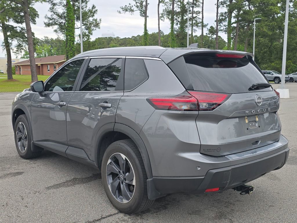 Used 2025 Nissan Rogue SV w/ SV Premium Package FWD image 5