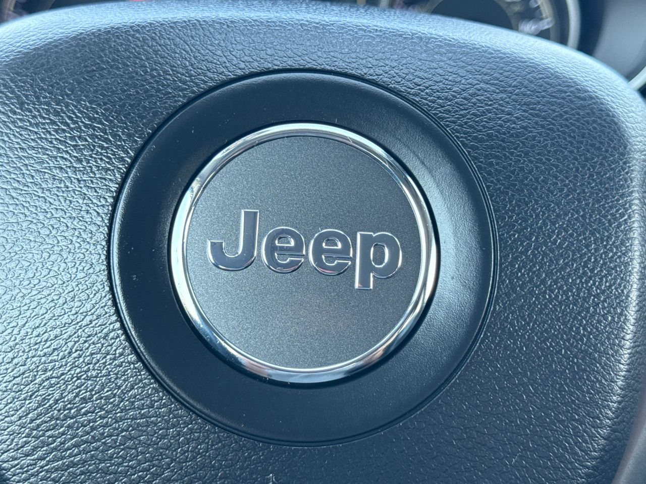 Used 2020 Jeep Cherokee Latitude Plus w/ Cold Weather Group AWD/4WD image 28