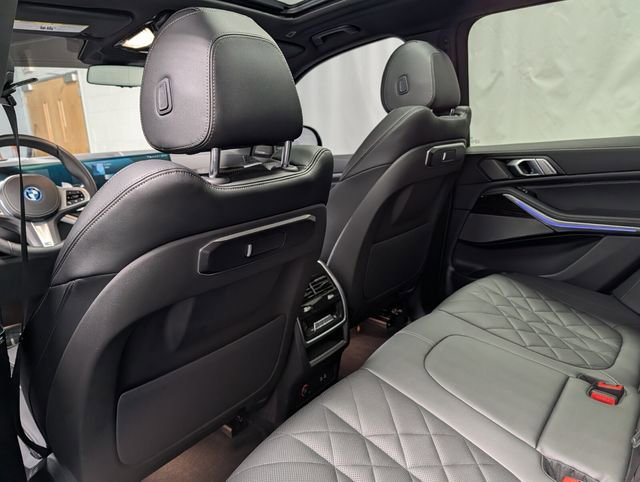 Used 2025 BMW X5 xDrive50e w/ M Sport Package image 13