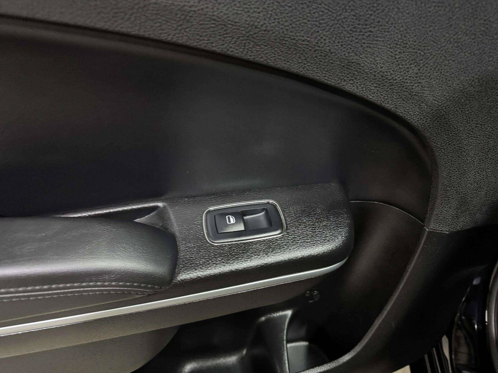 Used 2022 Chrysler 300 Touring w/ Sport Appearance Package RWD image 35
