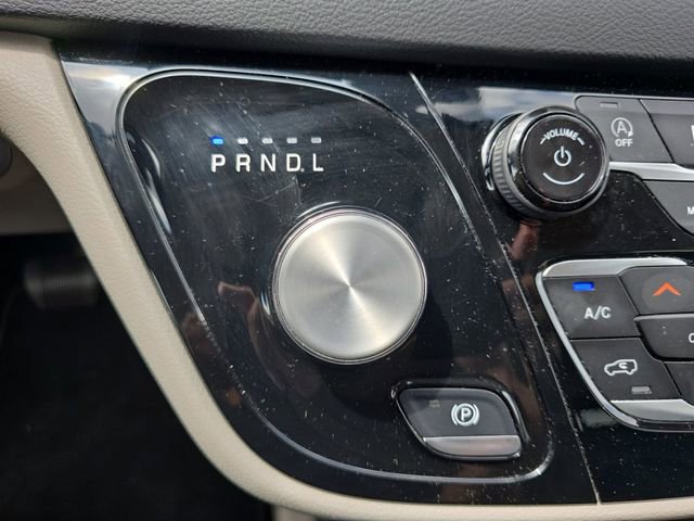 Used 2023 Chrysler Pacifica Touring-L FWD image 28