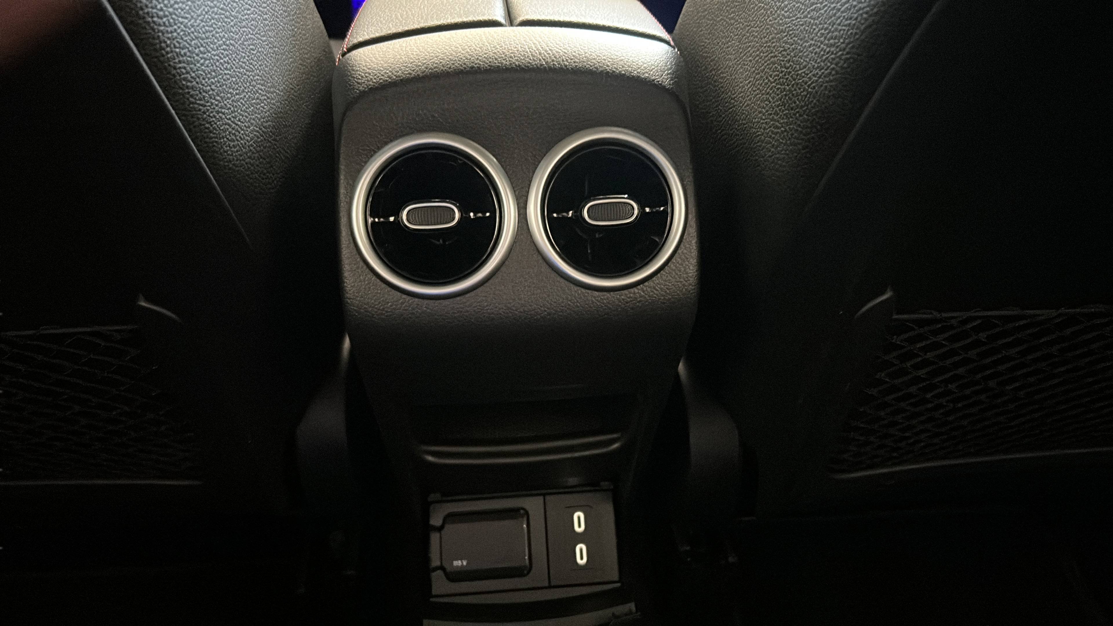 Used 2025 Mercedes-Benz GLA 250 image 32