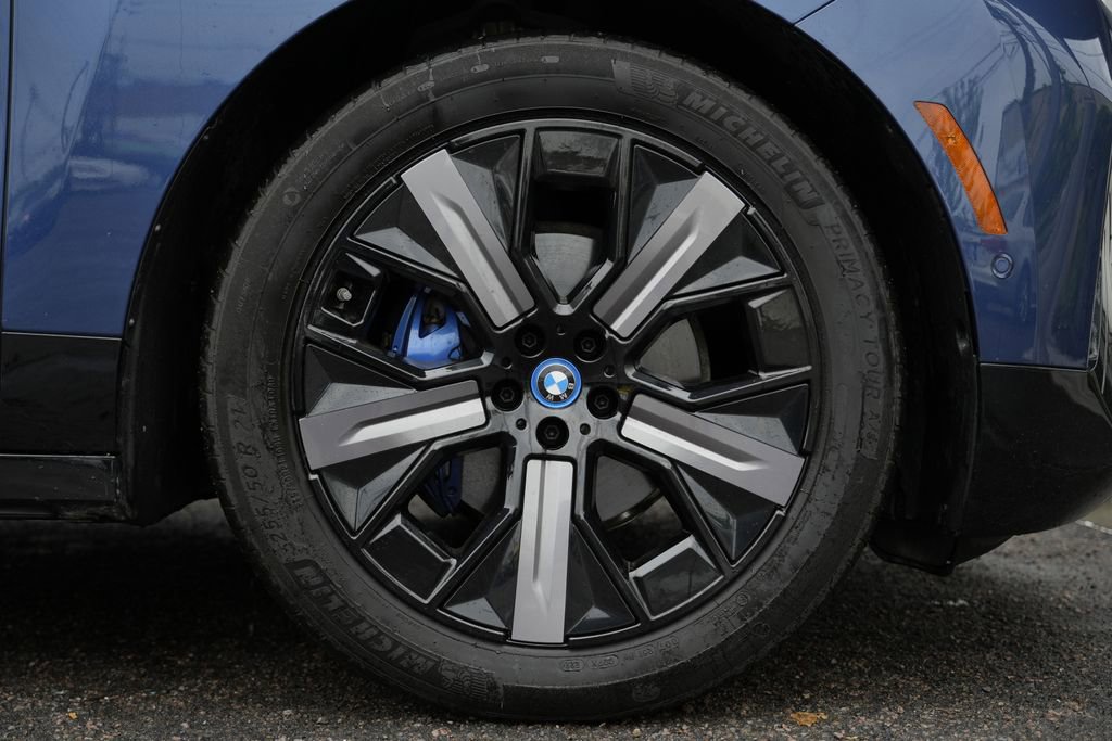 Used 2023 BMW iX xDrive50 w/ Premium Package AWD/4WD image 12