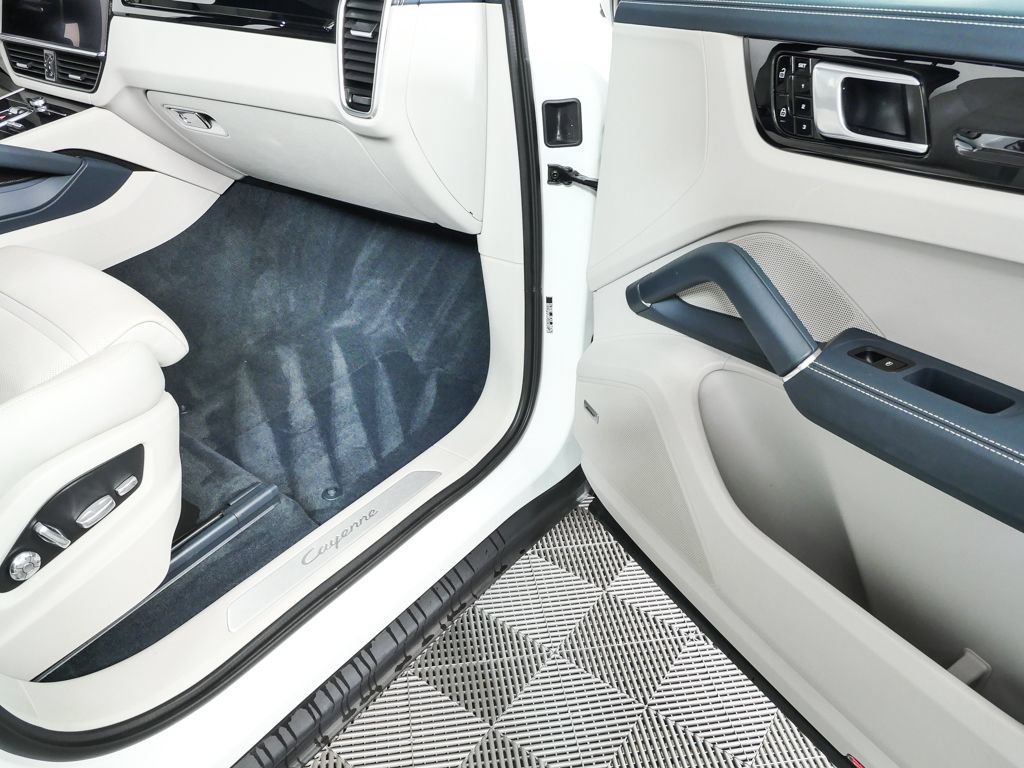 Certified 2021 Porsche Cayenne Coupe AWD/4WD image 27