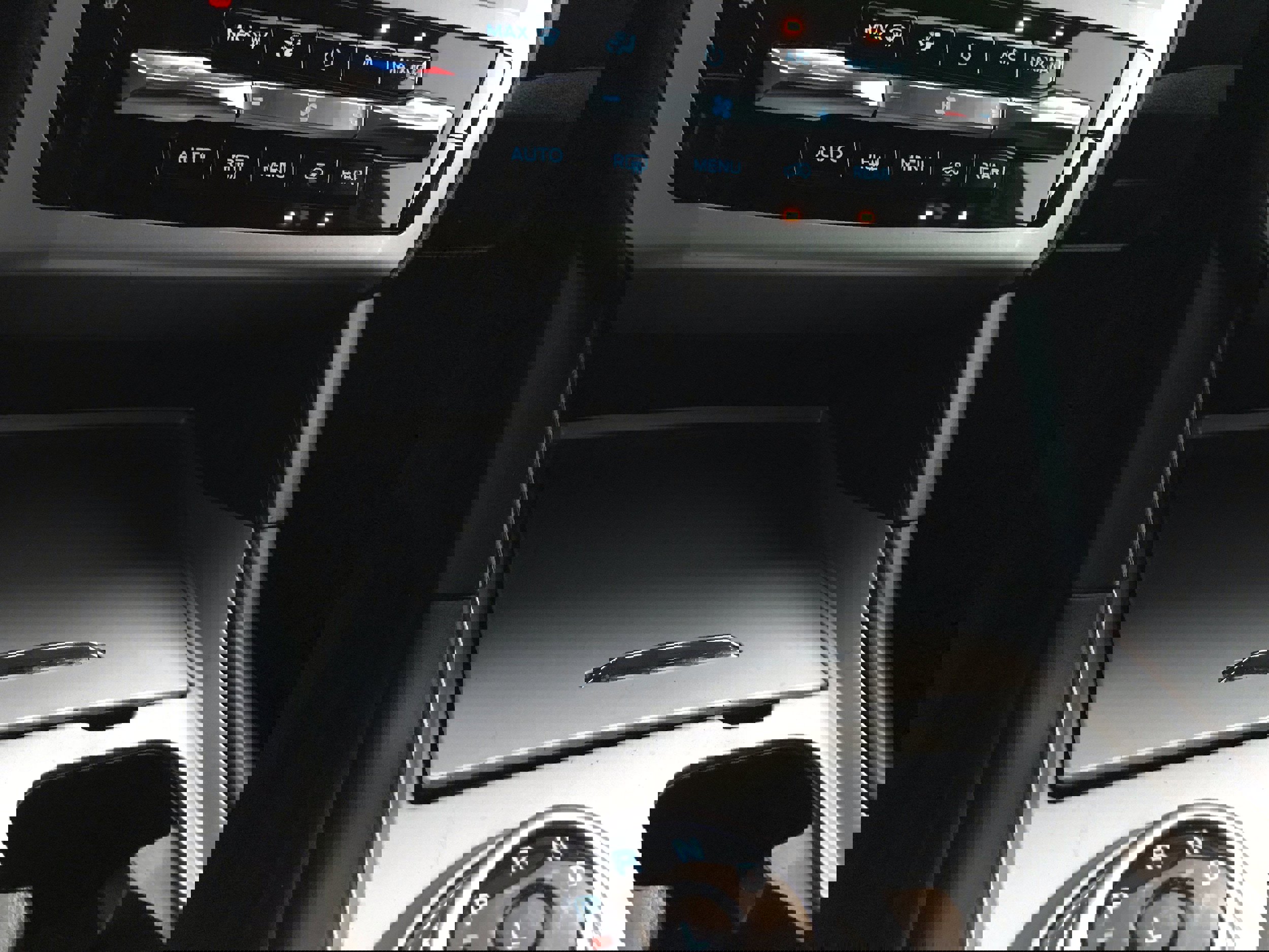 Used 2022 Ford Explorer XLT image 29