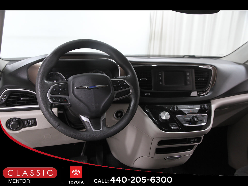 Used 2017 Chrysler Pacifica LX FWD image 6